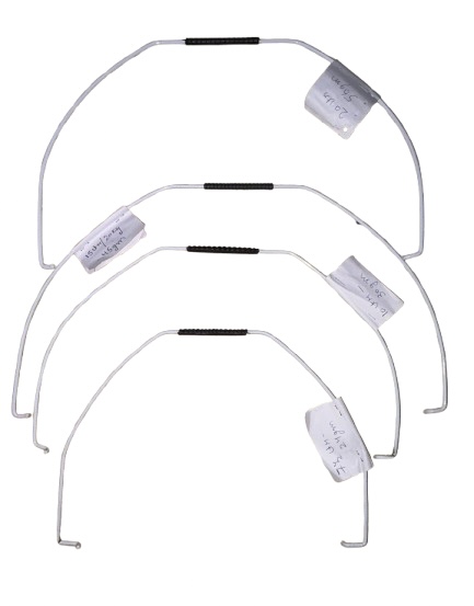 Large wire handles for containers in different sizes